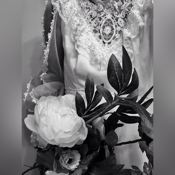 Vintage Wedding Dress Size 10 or Medium - Picture 4 of 7